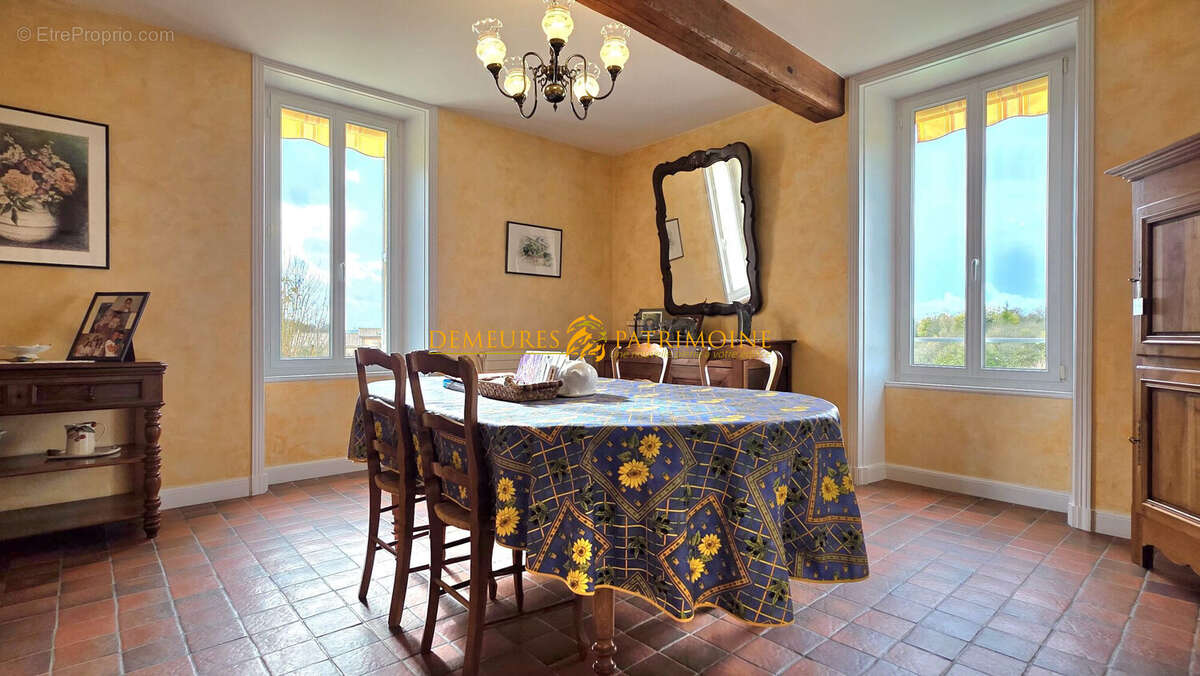 Maison à CHAMPNIERS
