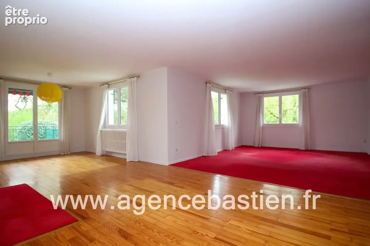 Villa 8 pièces avec 6 chambres sur 2 006 m2 de terrain à Saint-Genis-Pouilly - photo 3