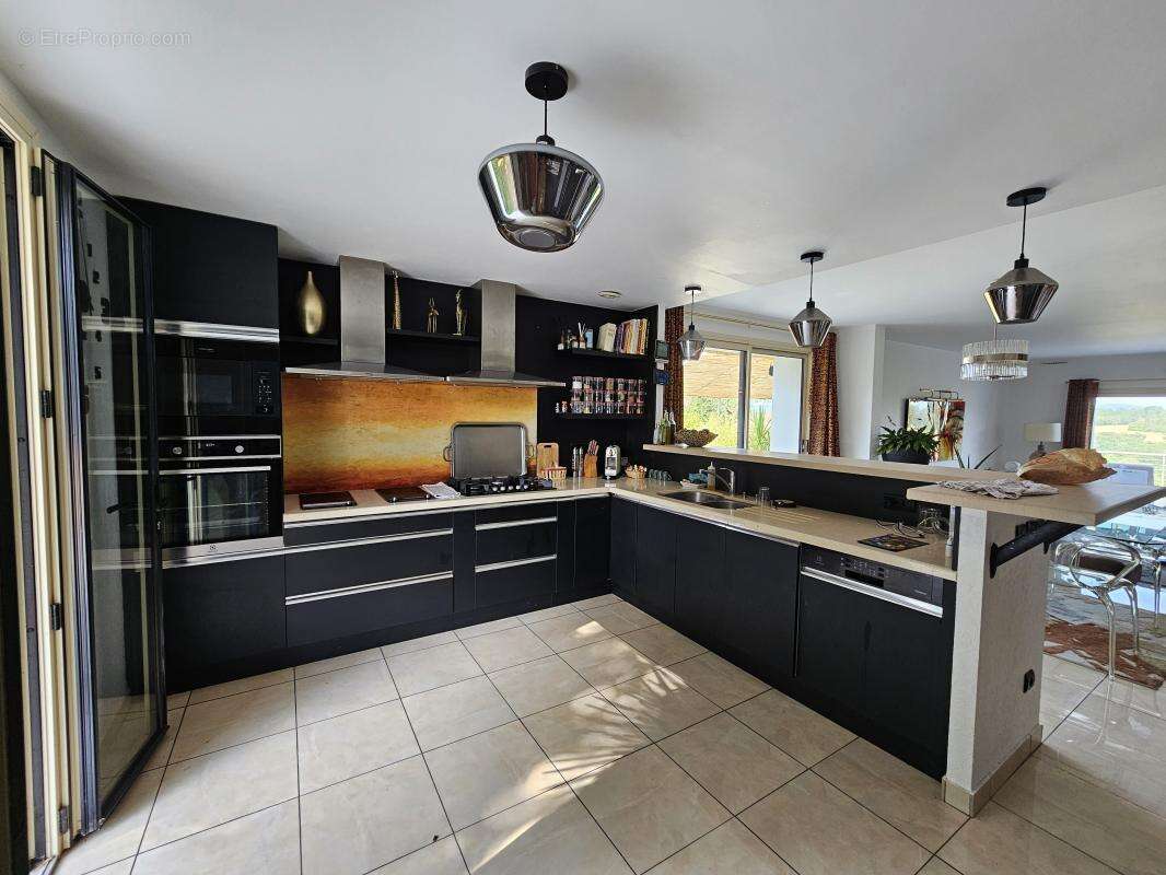 Maison 280 m² à Glenic  - photo 7