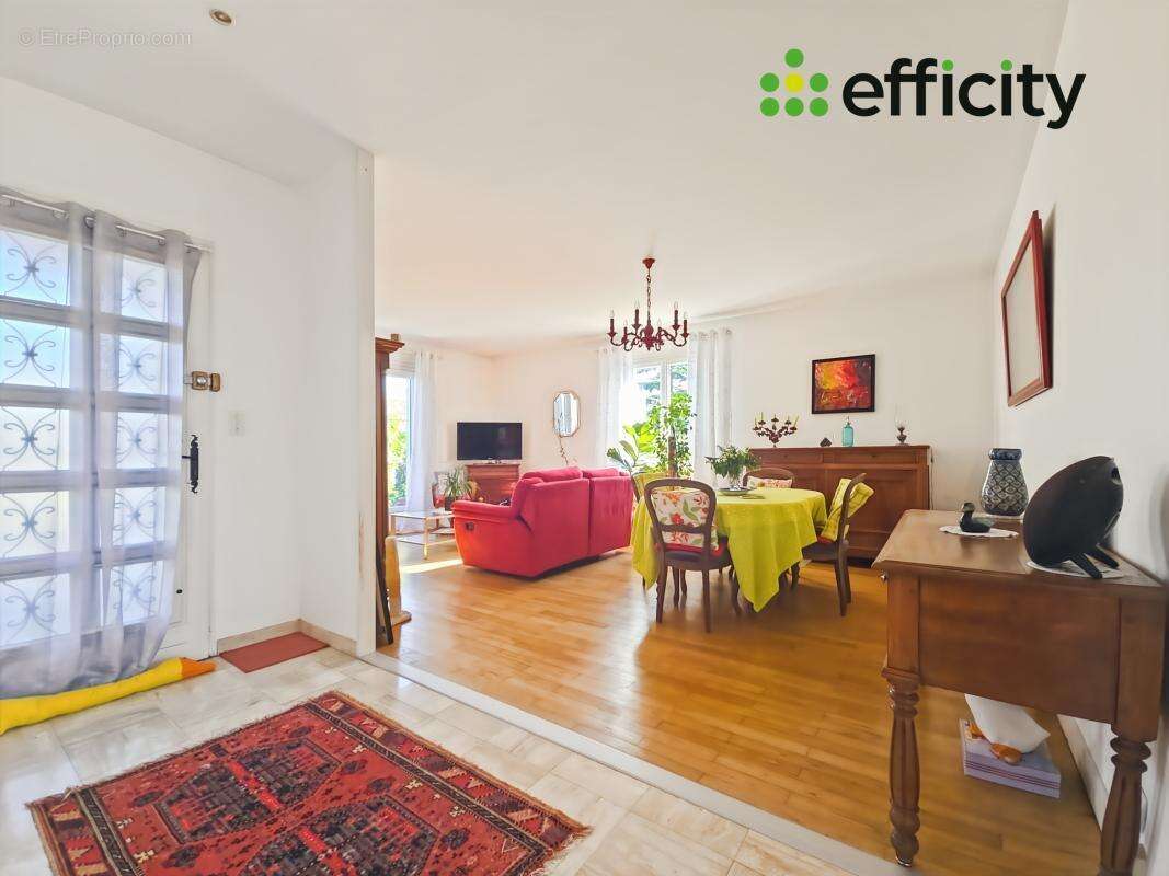 Maison à SAINT-YRIEIX-SUR-CHARENTE
