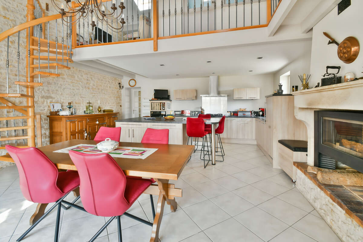Maison à vendre 3 pièces SAINT - LOUP (17)- Piscine - Garage - Jardin - photo 13