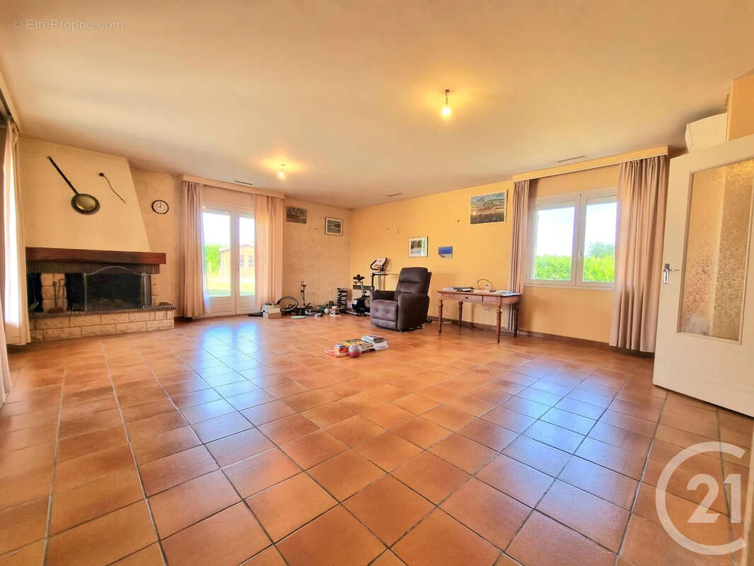 Maison à SAINT-CYR-SUR-LE-RHONE