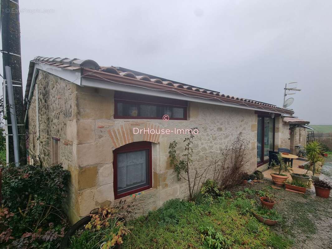 Maison 240 m² à Saint-Maurice-De-Lestapel  - photo 8