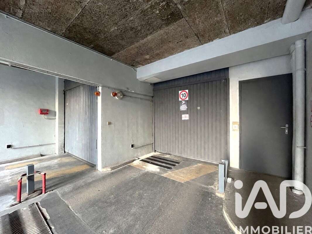 Photo 3 - Parking à PARIS-11E