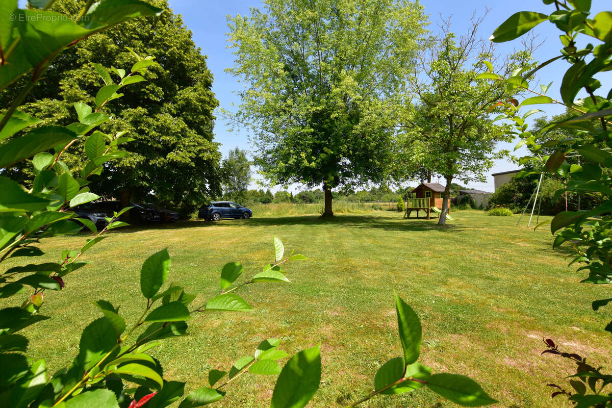 Maison à LES ESSARTS-LE-ROI