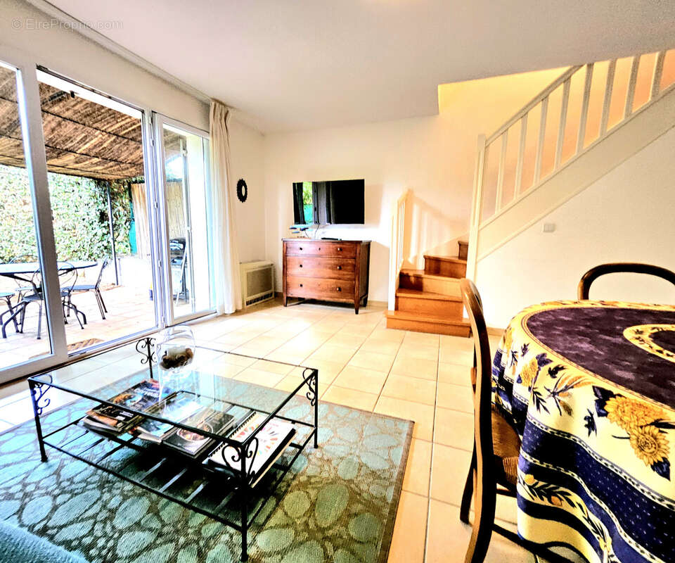 Maison à ROQUEBRUNE-SUR-ARGENS