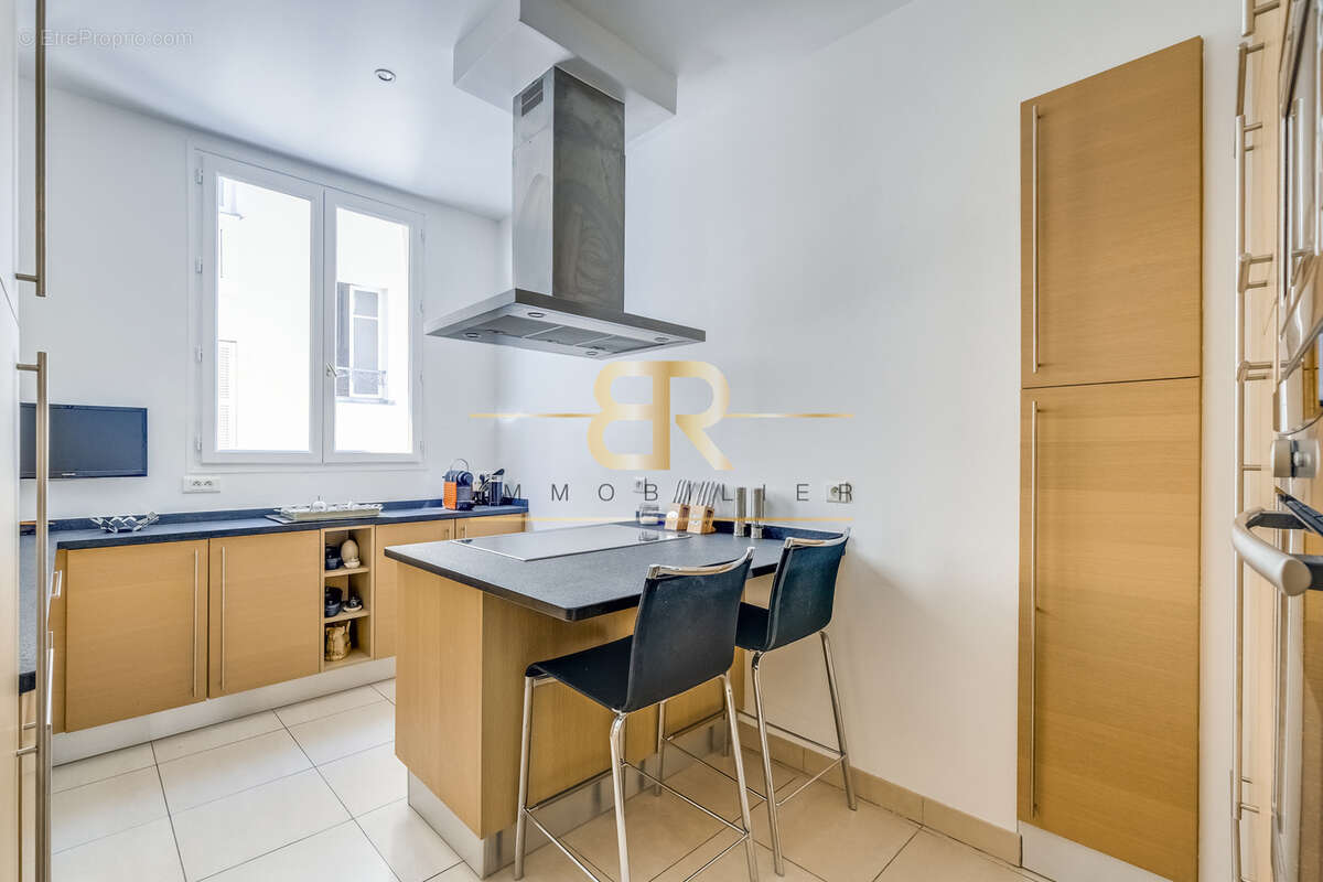 Appartement à PARIS-17E