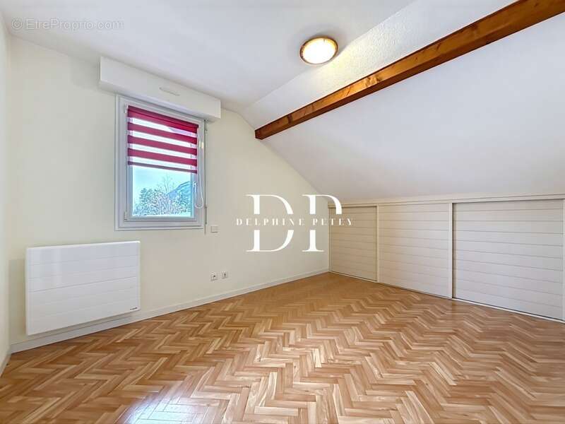 Appartement à COLLONGES-SOUS-SALEVE