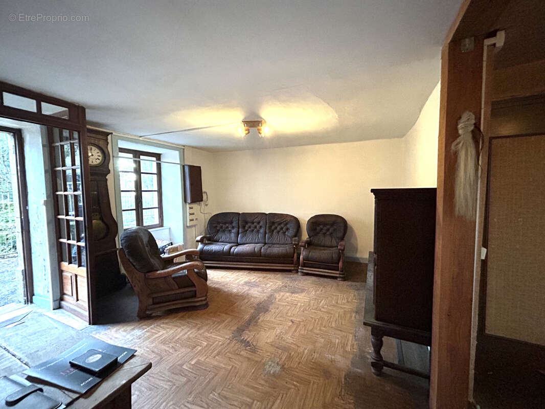 Maison à LA ROCHE-CANILLAC