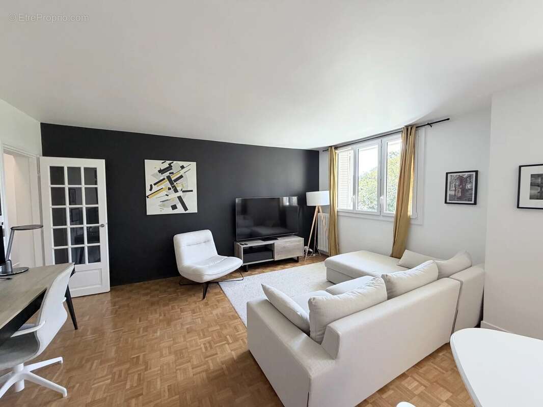 Bougival — Appartement T3/T4 - Refait à neuf -  Résidence avec PISCINE -DPE : C / C - photo 15