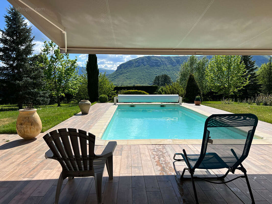 Maison à LARAGNE-MONTEGLIN