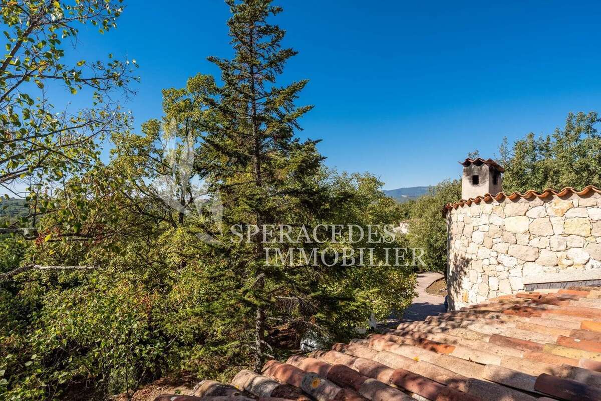 Maison à SAINT-CEZAIRE-SUR-SIAGNE