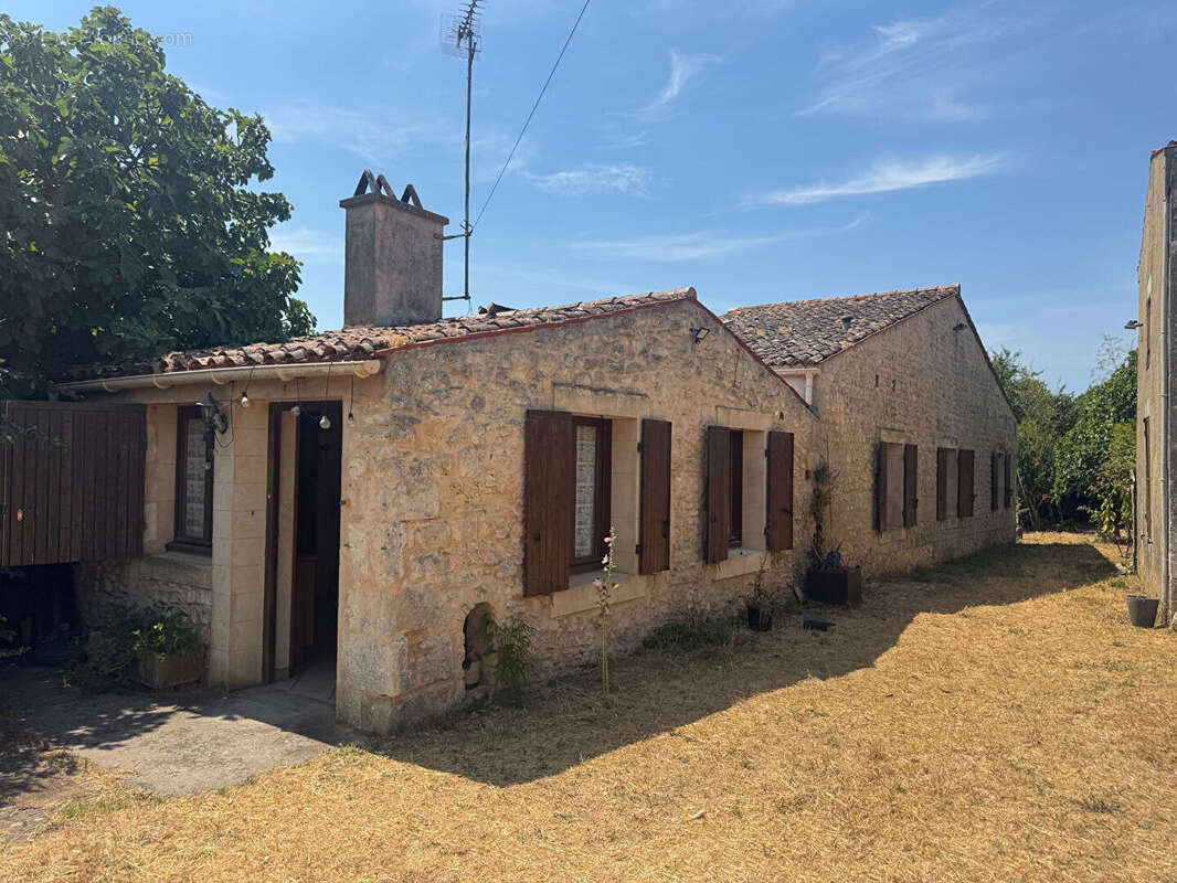 Exclusivité - 2 maisons en pierre à 15min de Rochefort - photo 2