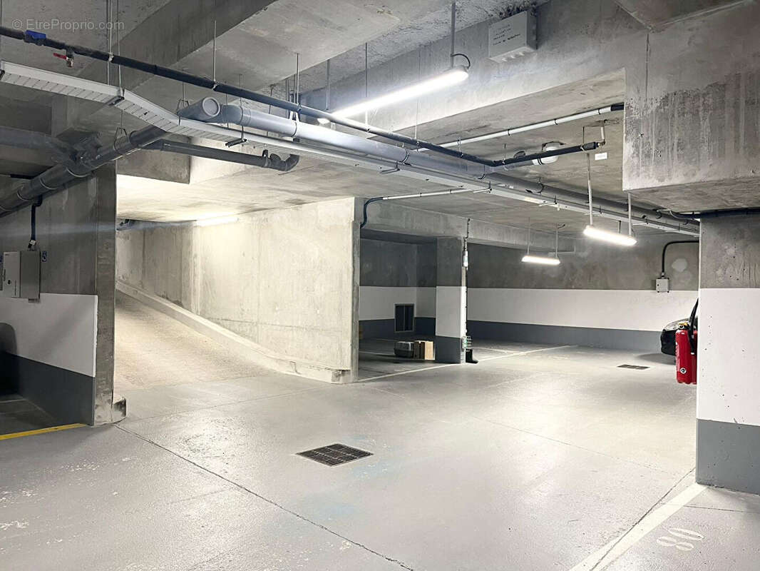Vanves Centre Mairie  Parking en sous-sol sécurisé - photo 5