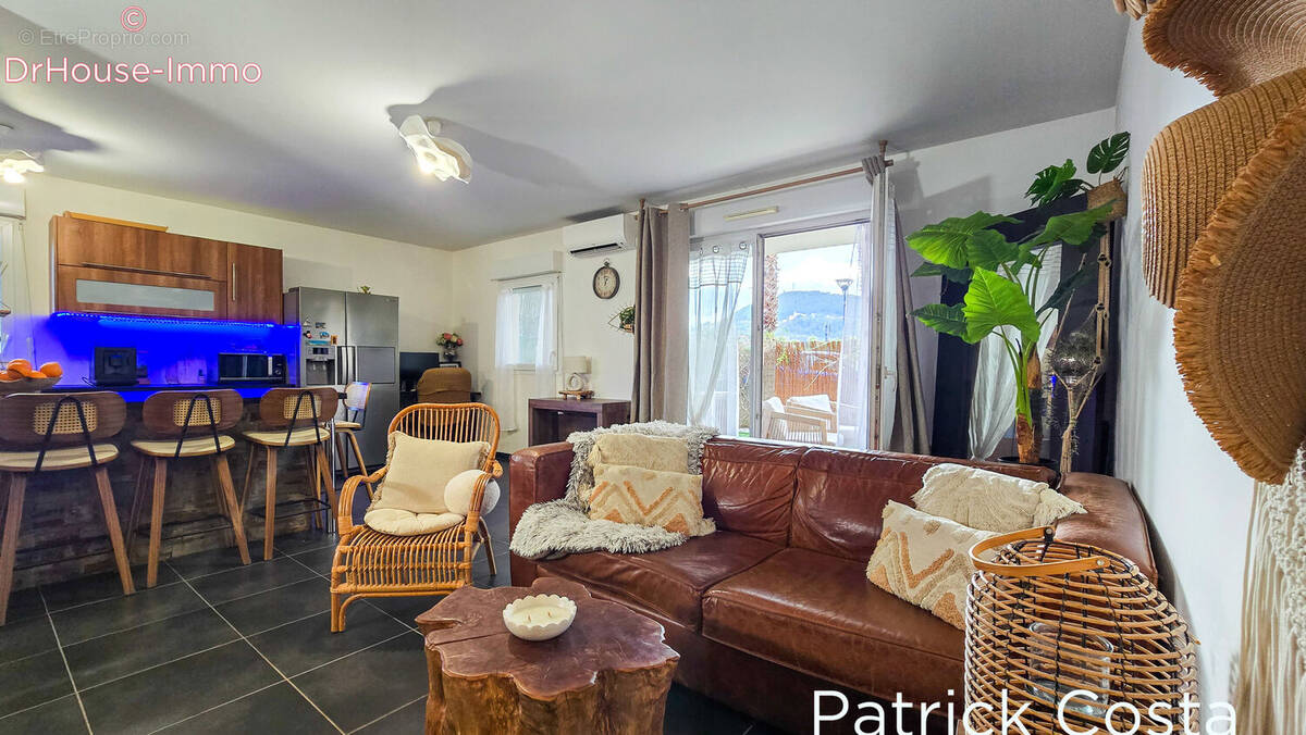 Appartement à SOLLIES-PONT