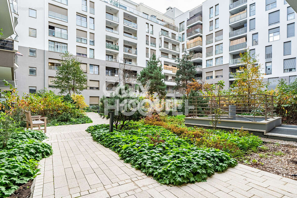 Appartement à COURBEVOIE