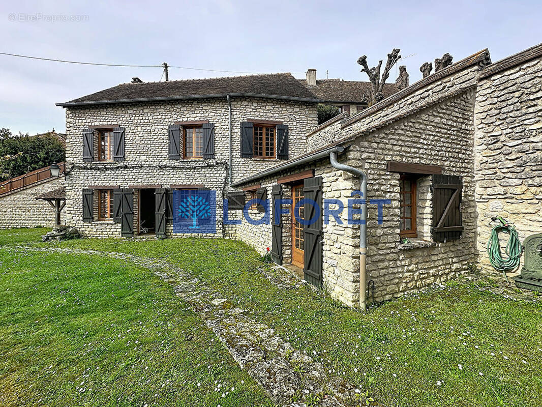 Maison à JUMEAUVILLE