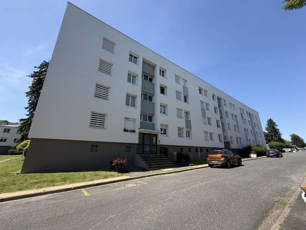 Appartement à LA CHAPELLE-SAINT-MESMIN
