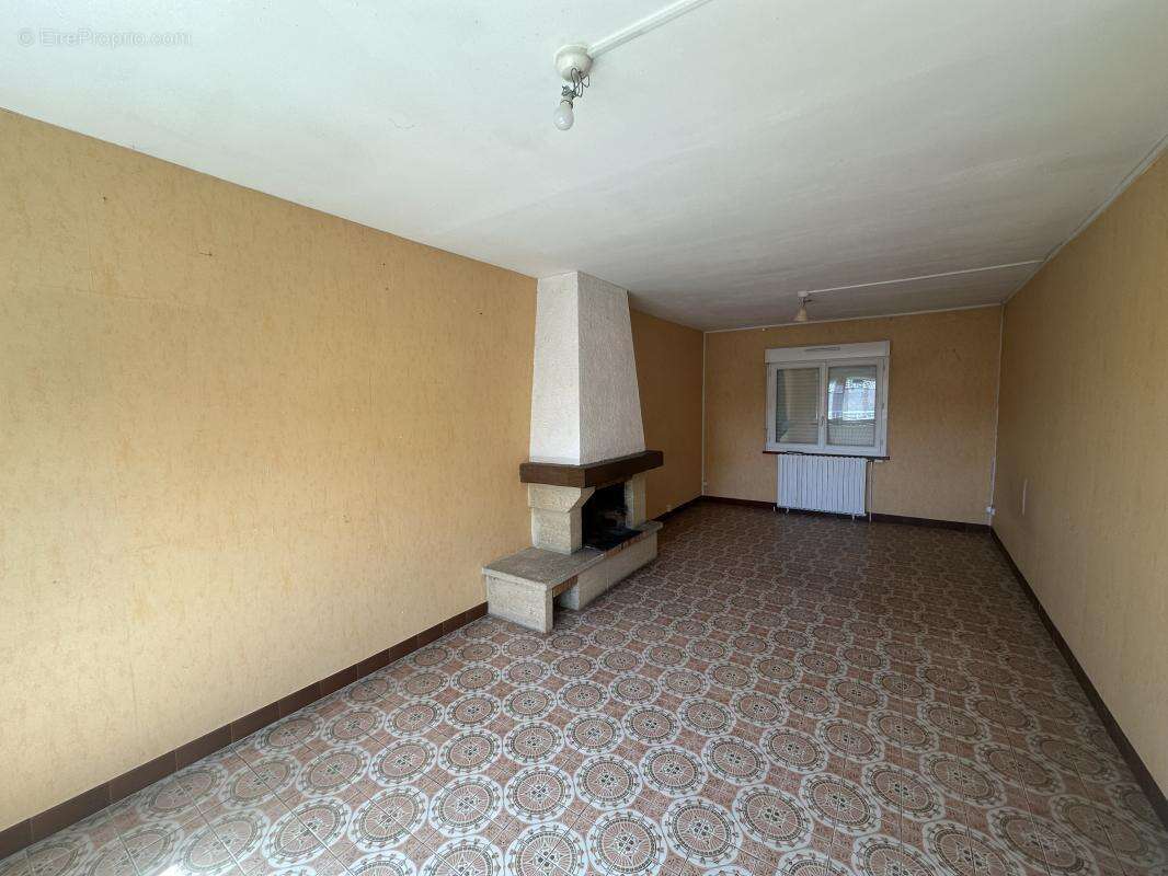 Appartement à LA CHAPELLE-SAINT-MESMIN