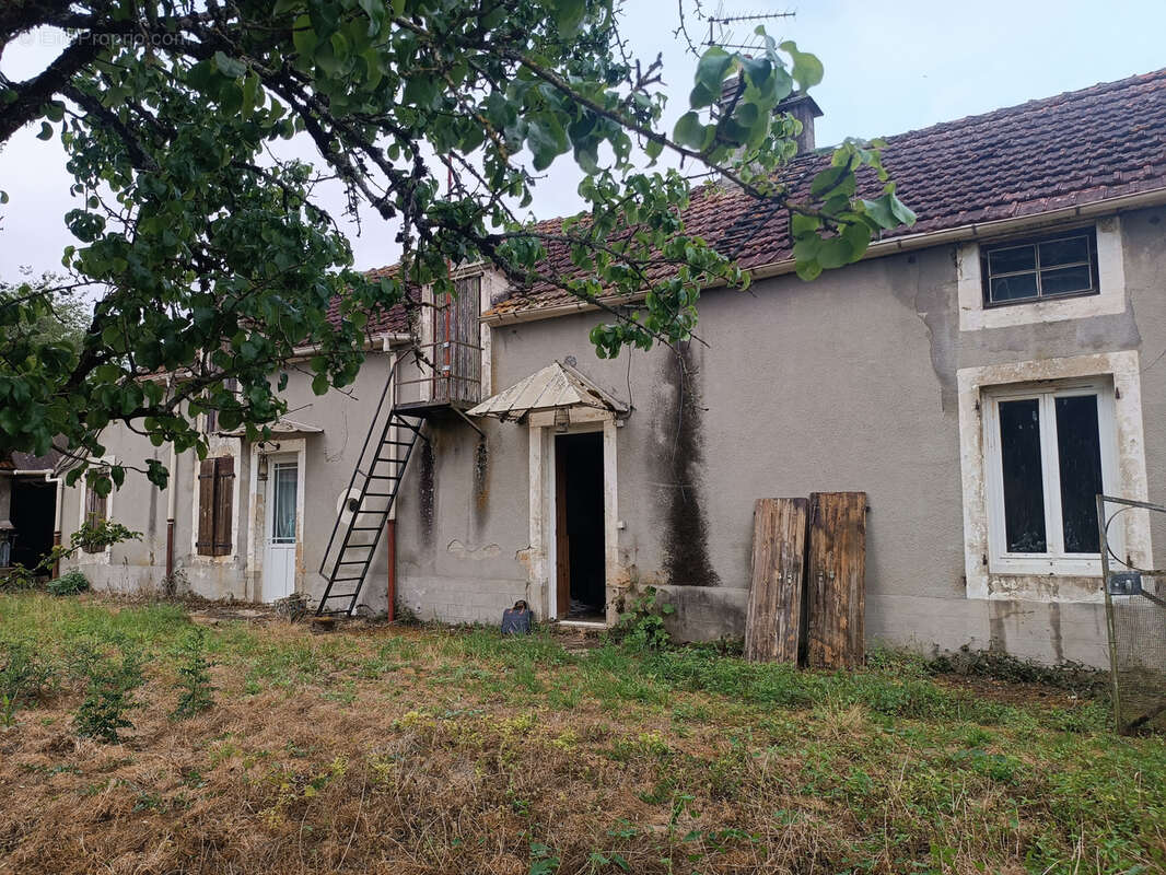 Maison à PRECY