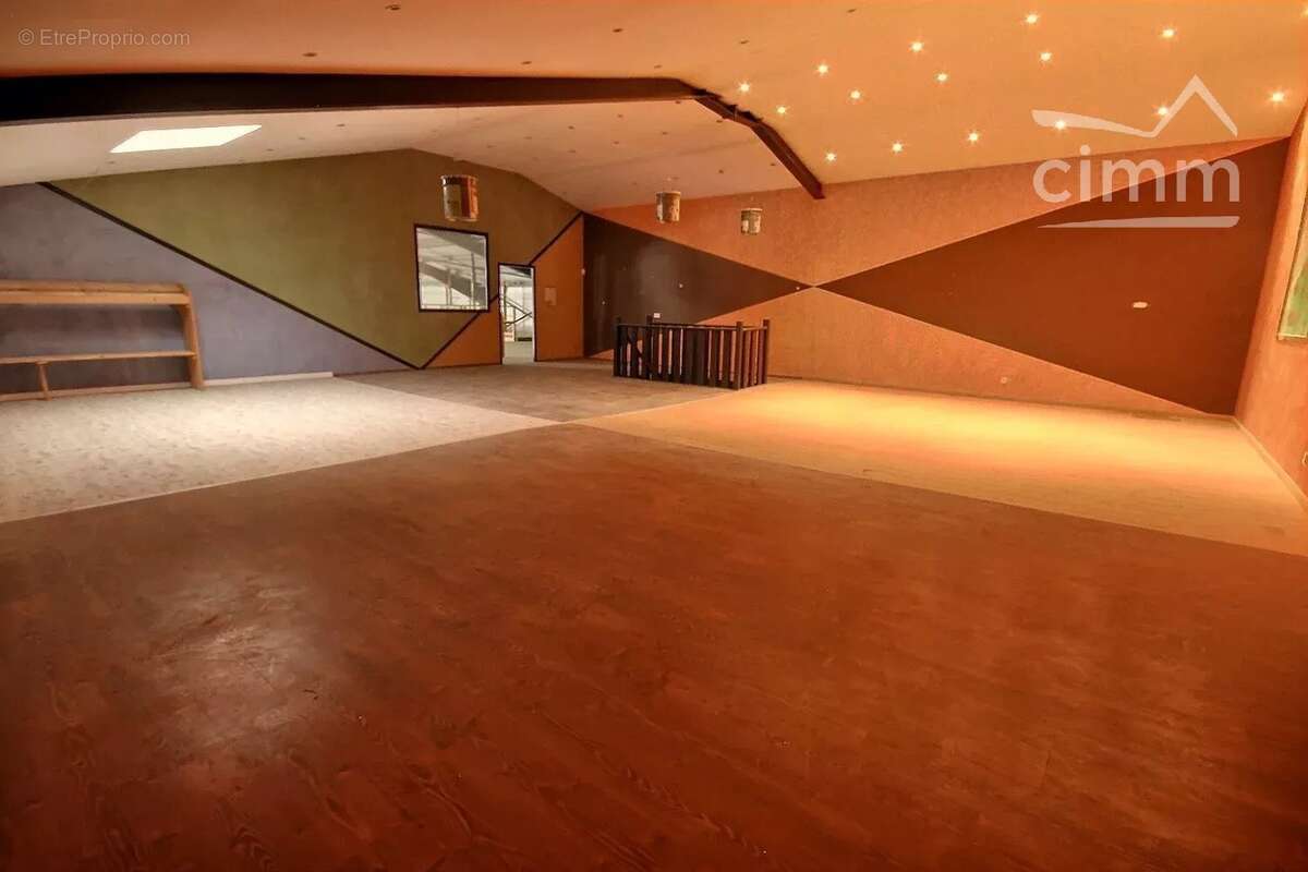 Commerce à LA ROCHETTE