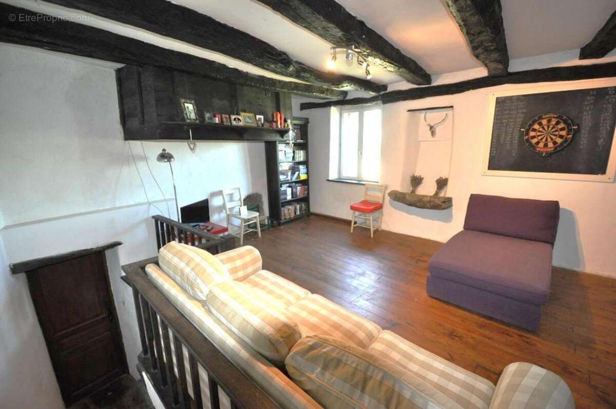 Maison à MIRANDOL-BOURGNOUNAC