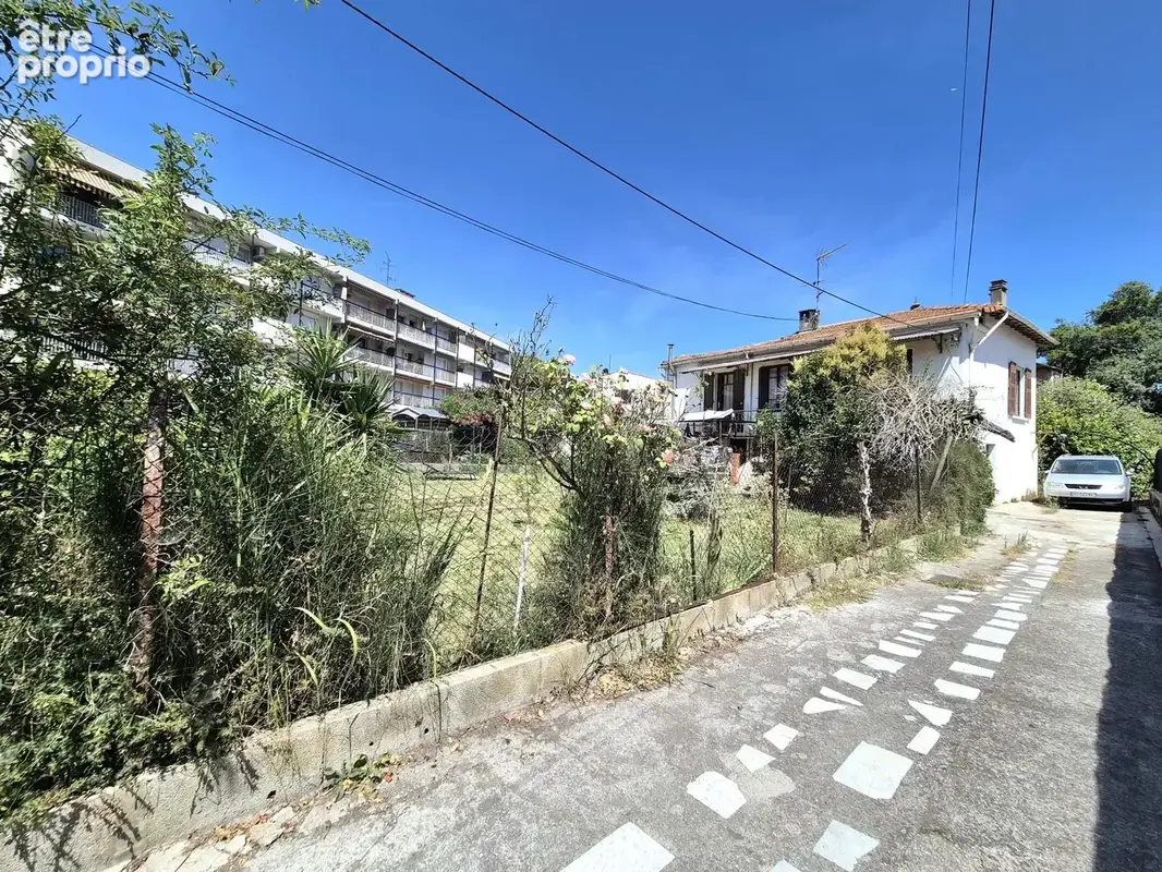 Cagnes-sur-mer -  maison de plain pied - terrain plat de 800m² - photo 10