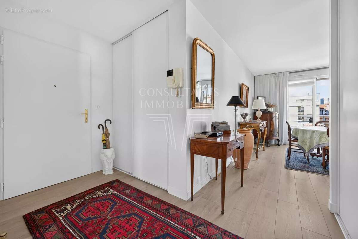 Appartement à COURBEVOIE