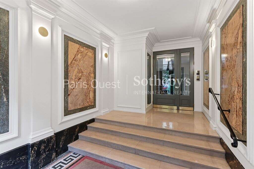 Appartement à PARIS-8E