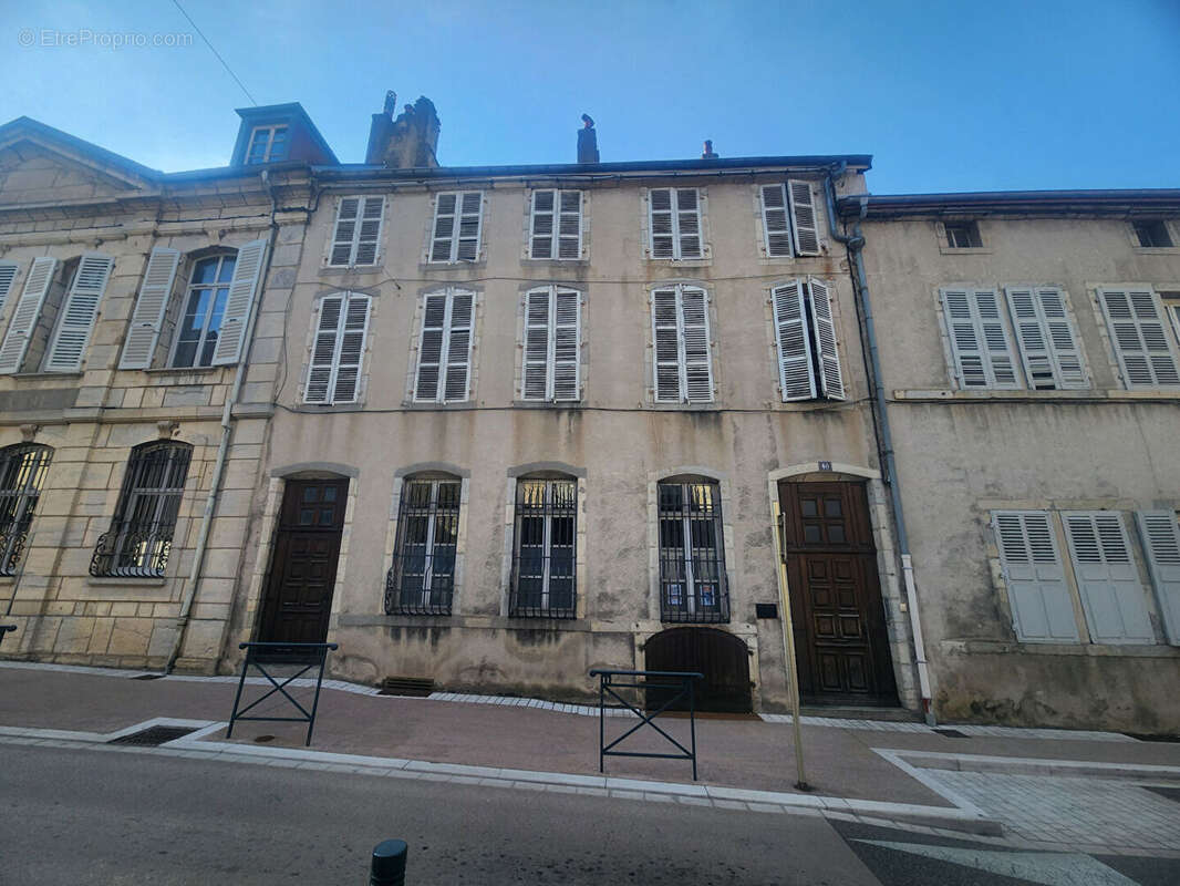 Appartement à POLIGNY