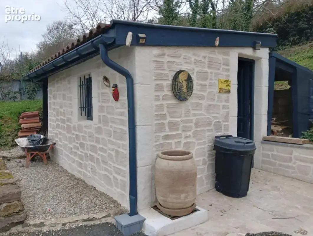 Maison récente de plain-pied (2024), grand préau de 100 m², garage aménagé et jardin paysager au calme - photo 9