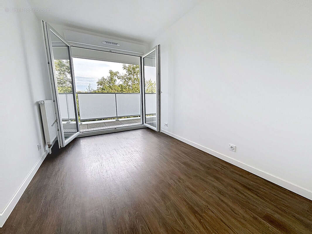4 pièces récent - terrasse - cave - balcon - parking - à vendre - La Courrouze - photo 11