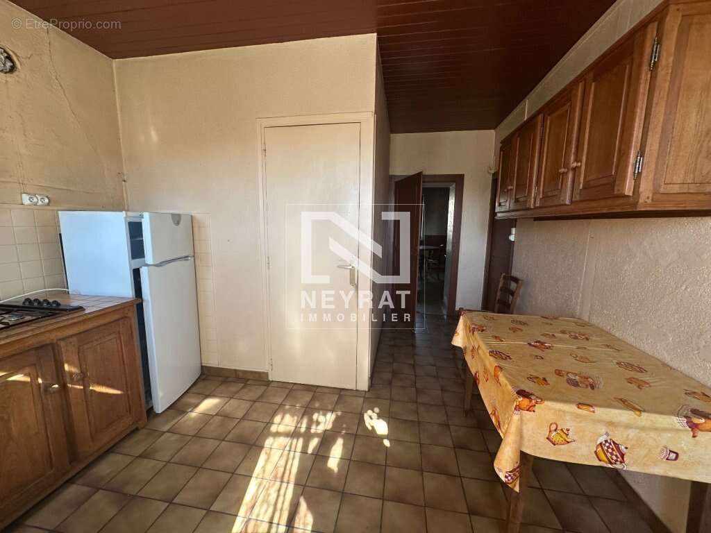 Maison Mitoyenne avec dépendance – Une belle opportunité au cœur de Vitry-en-Charollais - photo 2