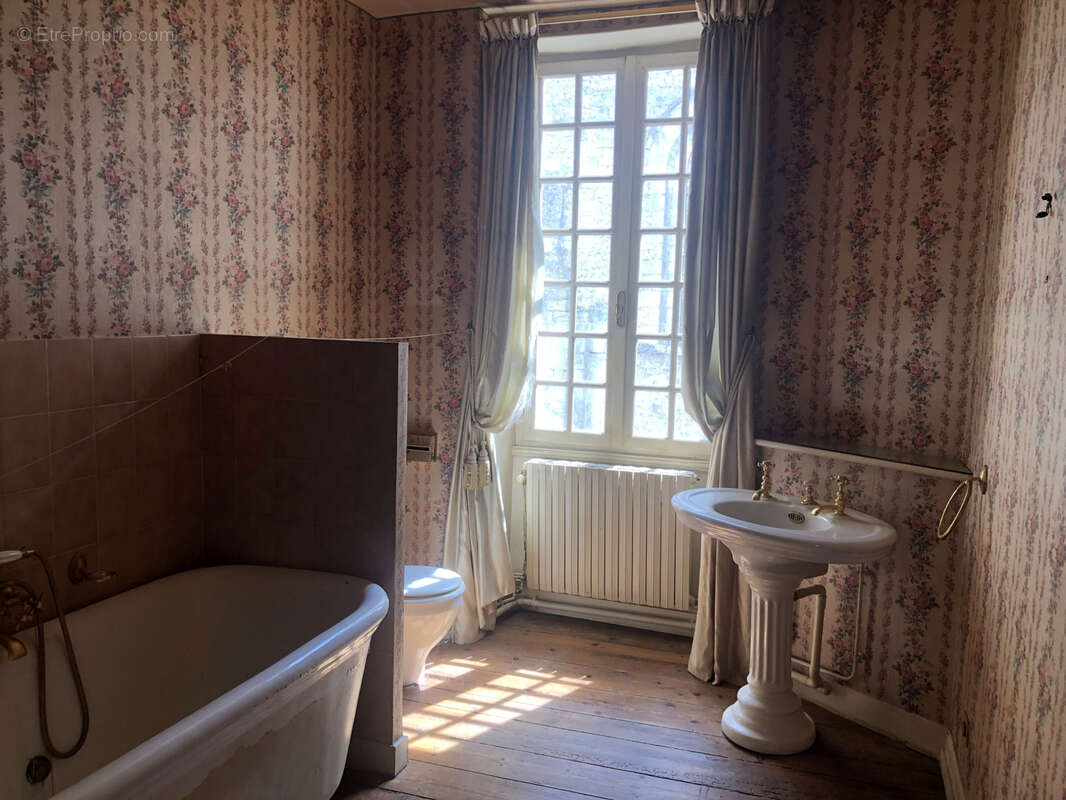 Maison à BARBEZIEUX-SAINT-HILAIRE