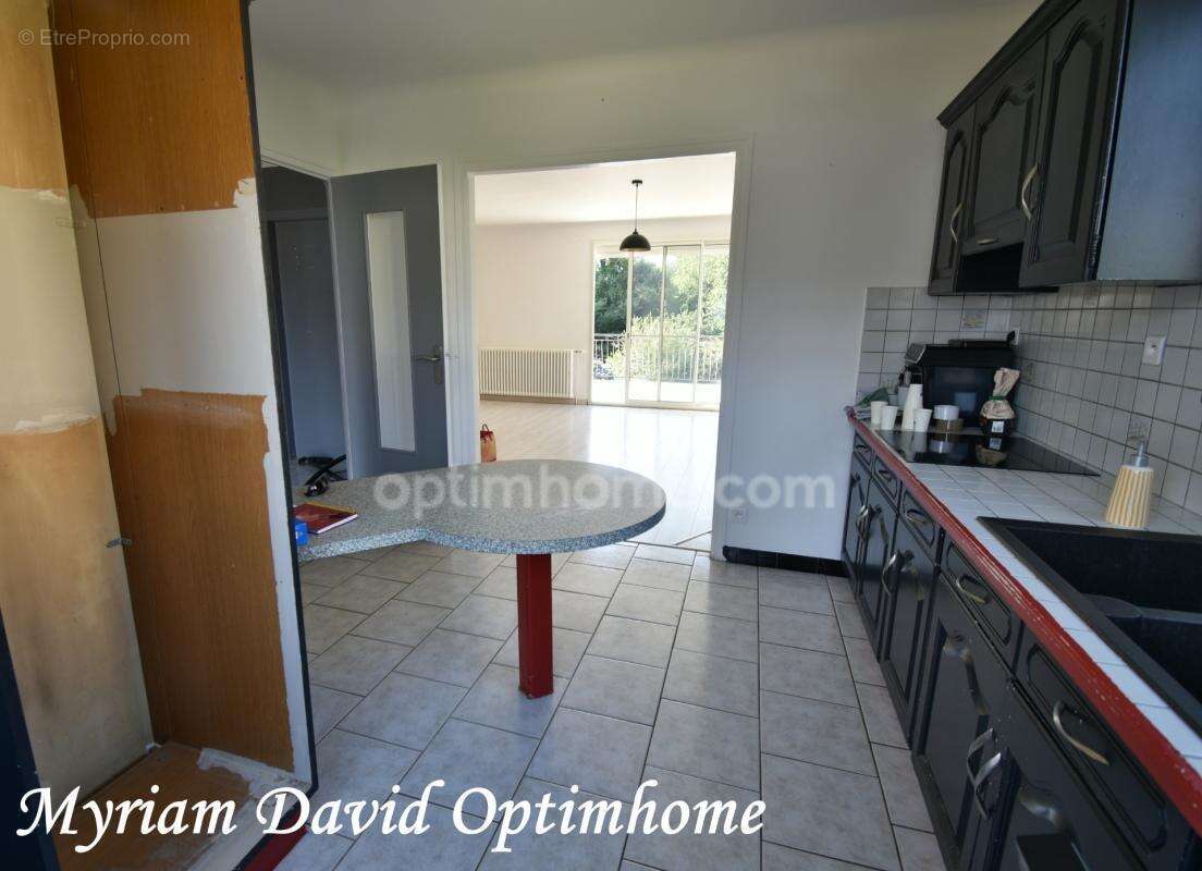 Maison familiale 171 m² – DPE C – 5 chambres – Terrain paysagé de 2 400 m² – Rostrenen - photo 33