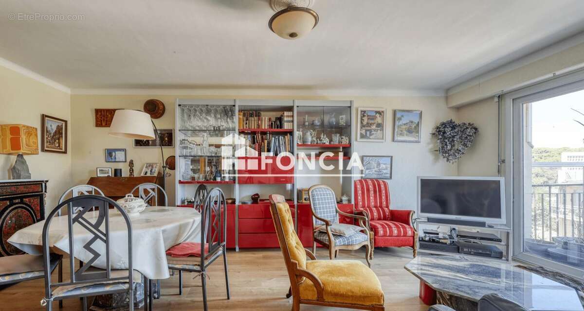 SALON-DE-PROVENCE : Appartement traversant de type 3 de 89 m2, en dernier étage avec ascenseur et avec garage - photo 4