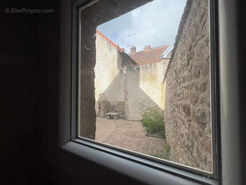 Maison à MONTAIGUT