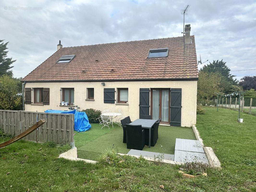 Maison à TREMBLAY-LES-VILLAGES