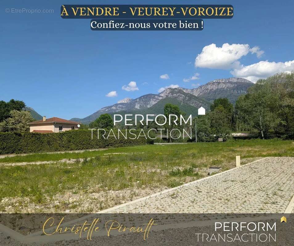 Terrain à VEUREY-VOROIZE