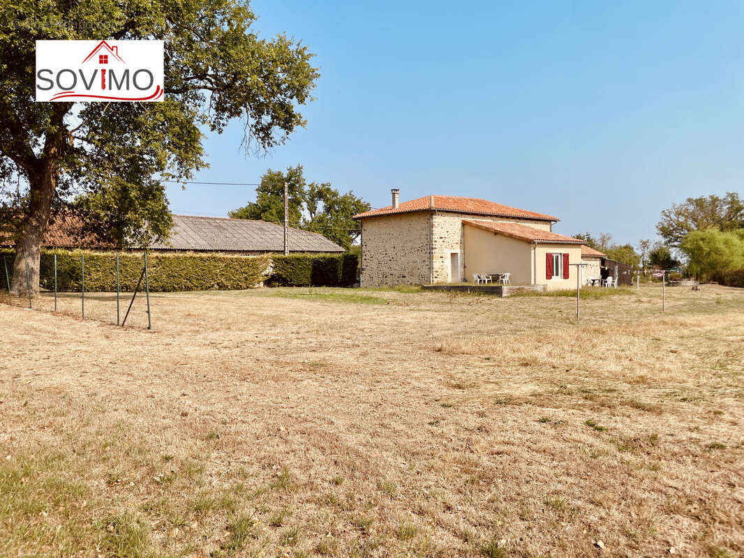 Laissez vous seduire par cette maison de campagne en pierre, nichée sur 3,41 ha en bord de rivière - photo 24