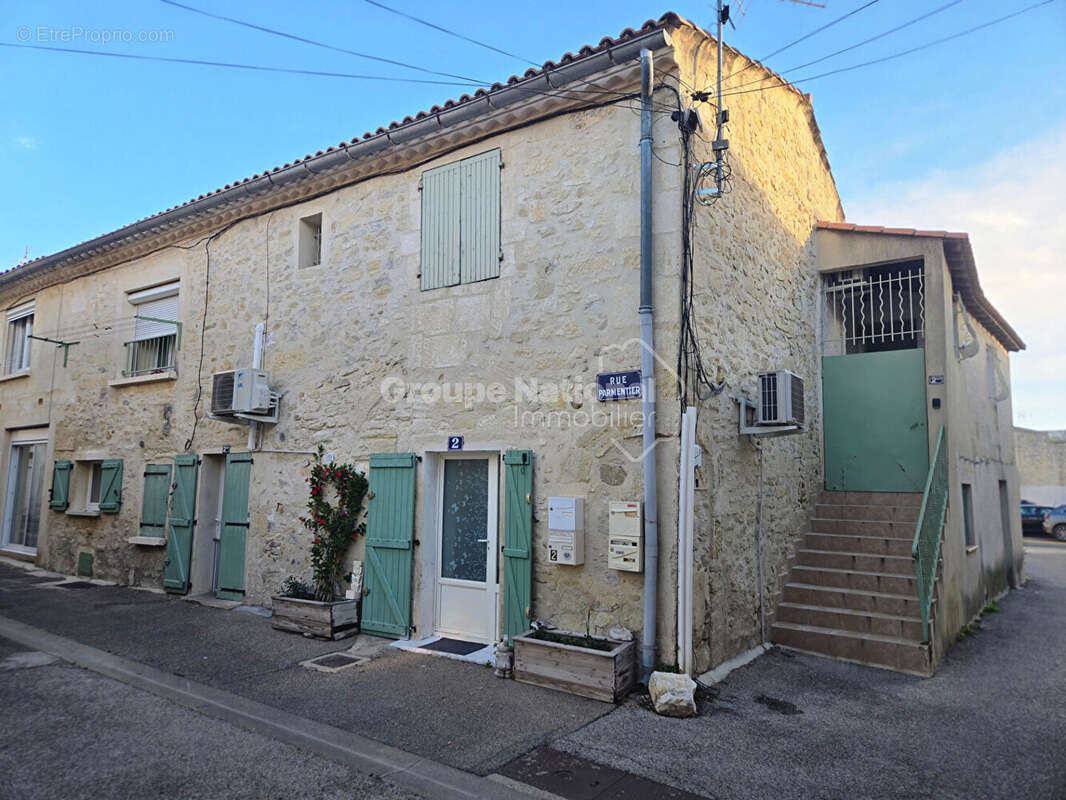 Appartement à JONQUIERES-SAINT-VINCENT