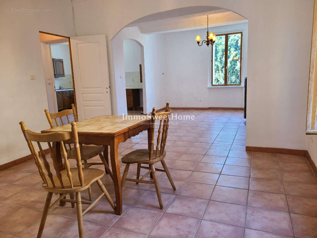 Maison à MIRABEL-AUX-BARONNIES