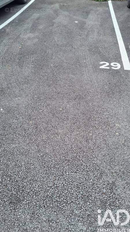 Photo 1 - Parking à REIMS