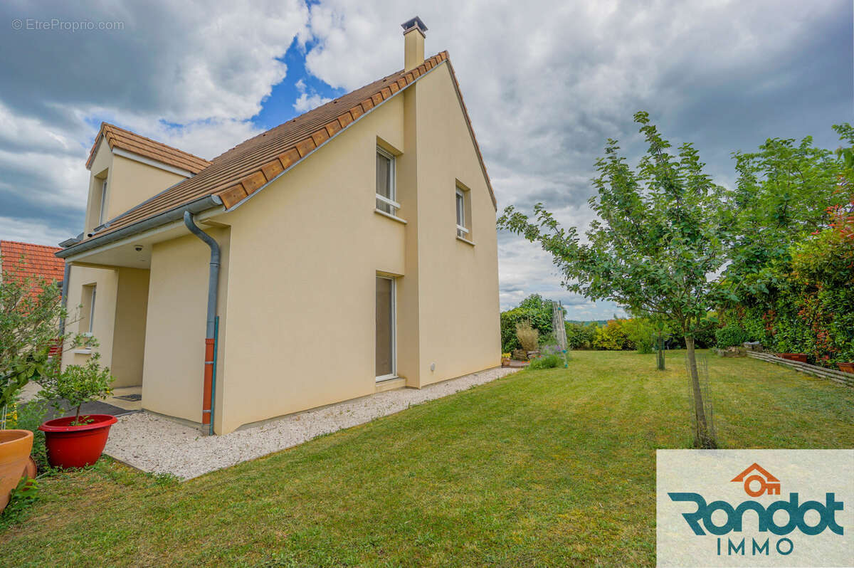 Maison à IS-SUR-TILLE