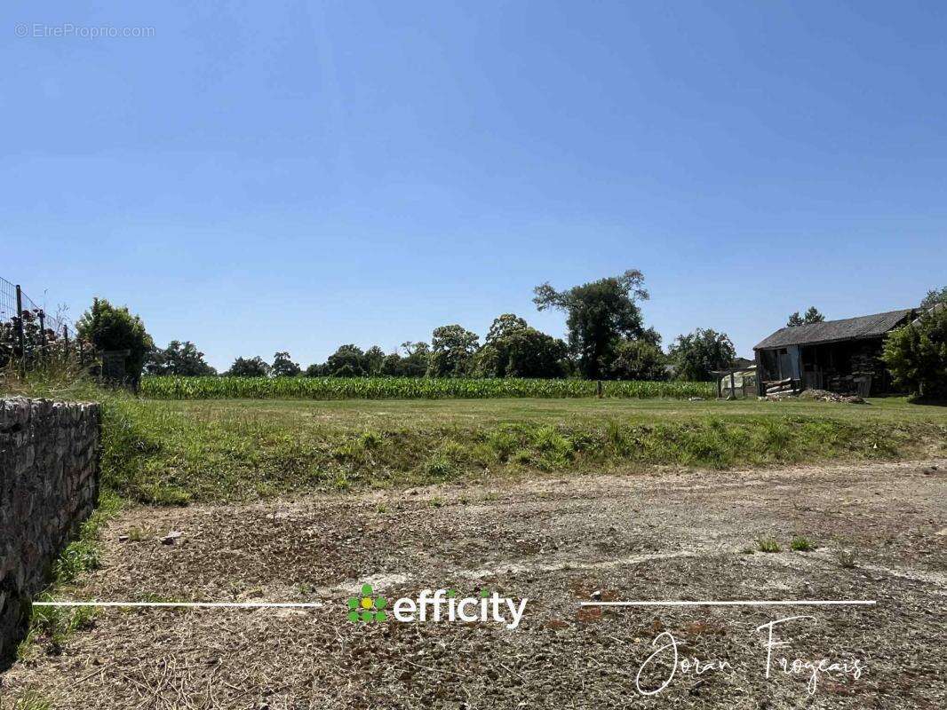 Terrain à SAINT-JEAN-SUR-COUESNON