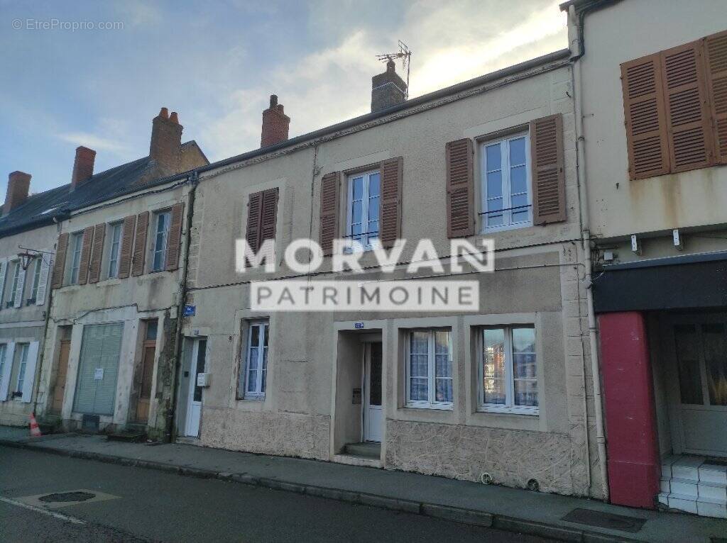 Appartement à CHATEAU-CHINON(VILLE)