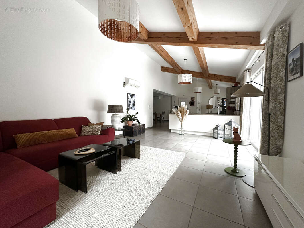 Maison à LE REVEST-LES-EAUX