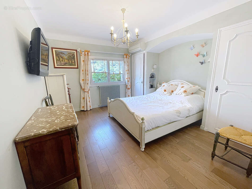 À VENDRE   Villa de charme avec vue mer, piscine chauffée et 6 chambres - photo 13