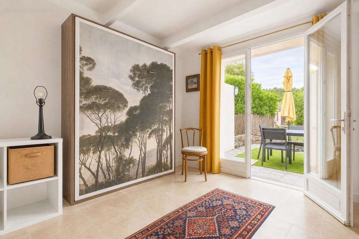 Maison à ROQUEBRUNE-SUR-ARGENS