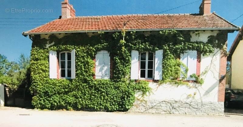 Maison à LA GUERCHE-SUR-L'AUBOIS